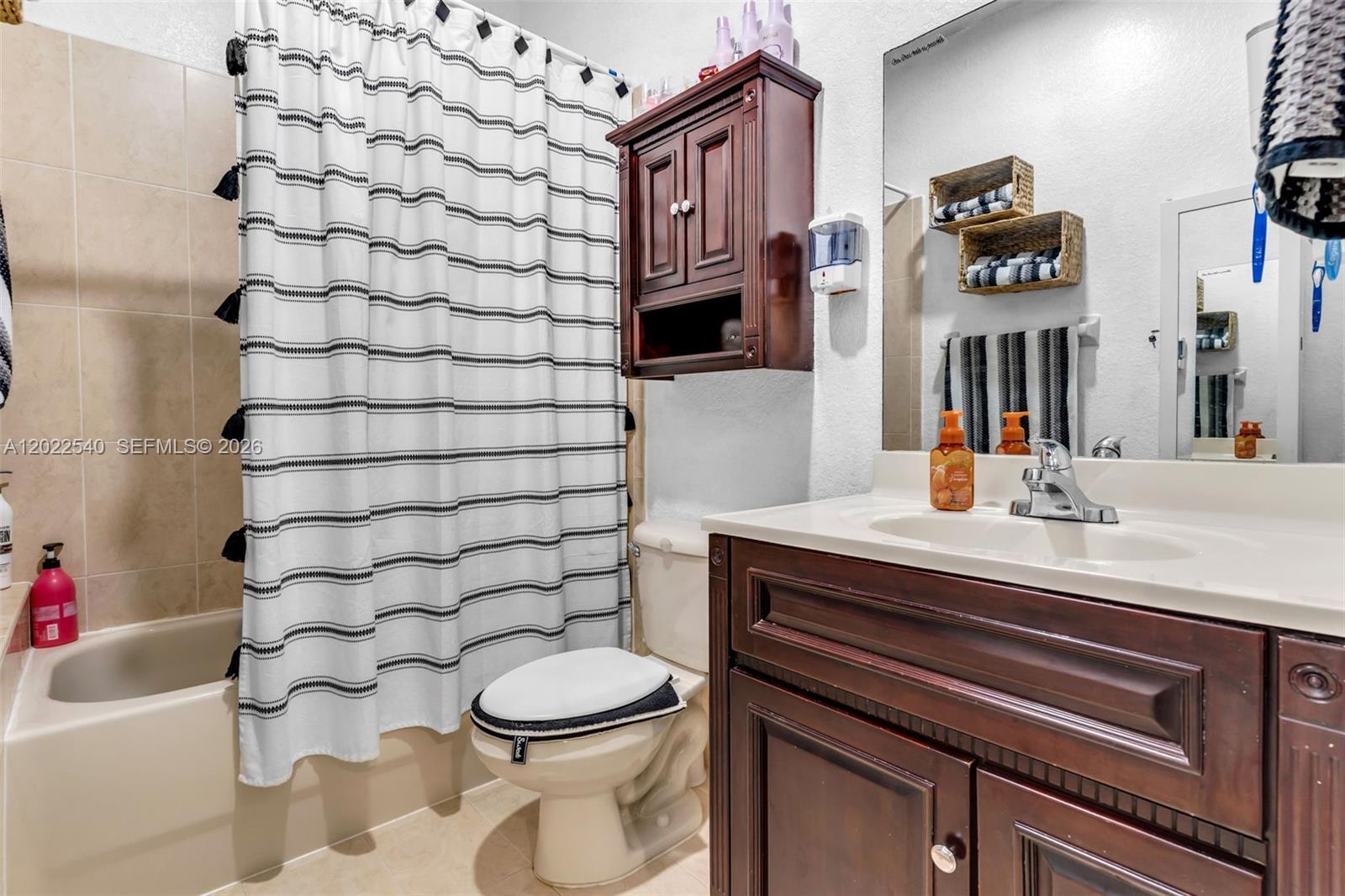 OLD BISCAYNE VILLAS CONDO - Residential