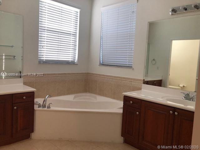 EGRET LAKES HOMES - Residential Lease