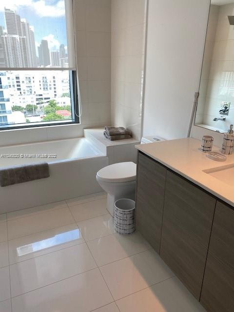 ICON BAY CONDO - Residential