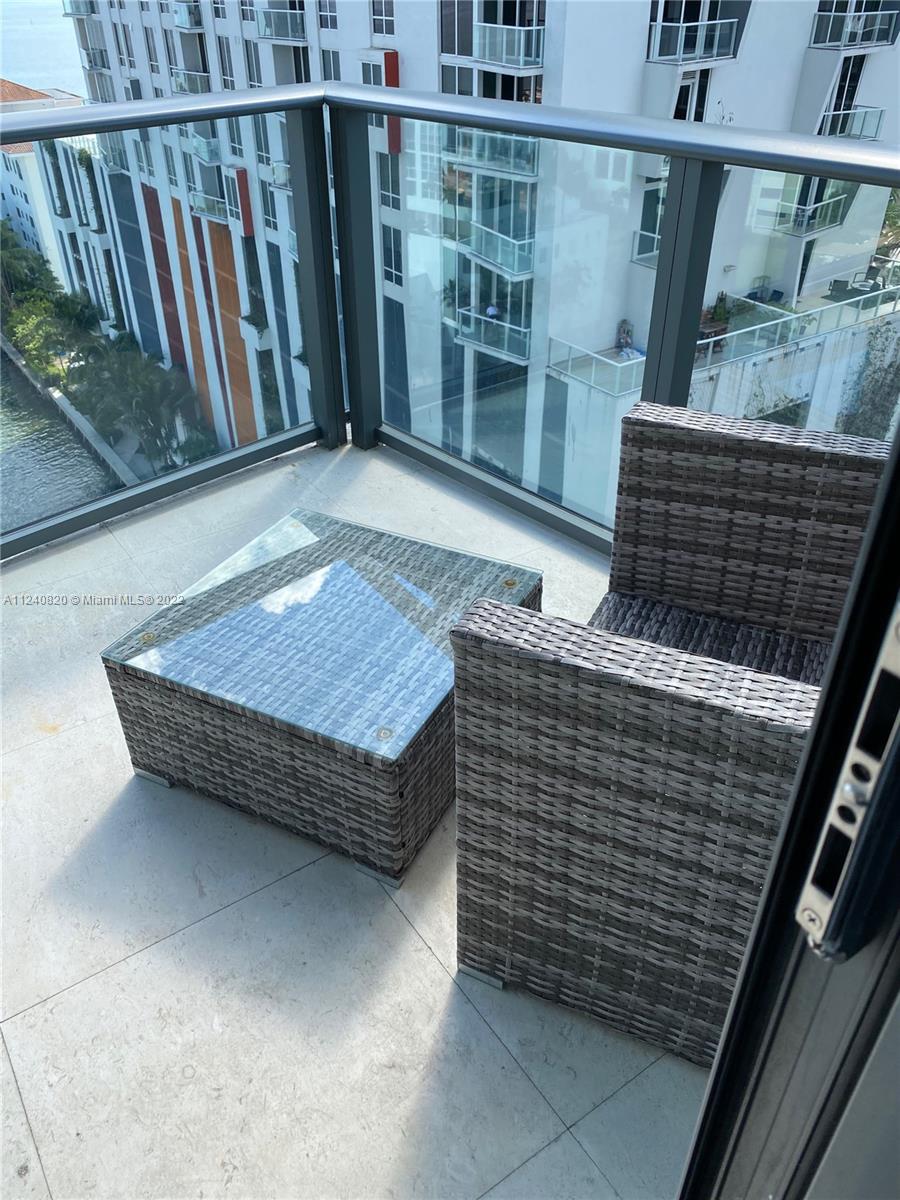 ICON BAY CONDO - Residential