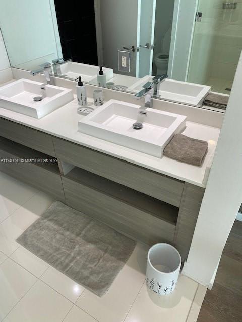 ICON BAY CONDO - Residential