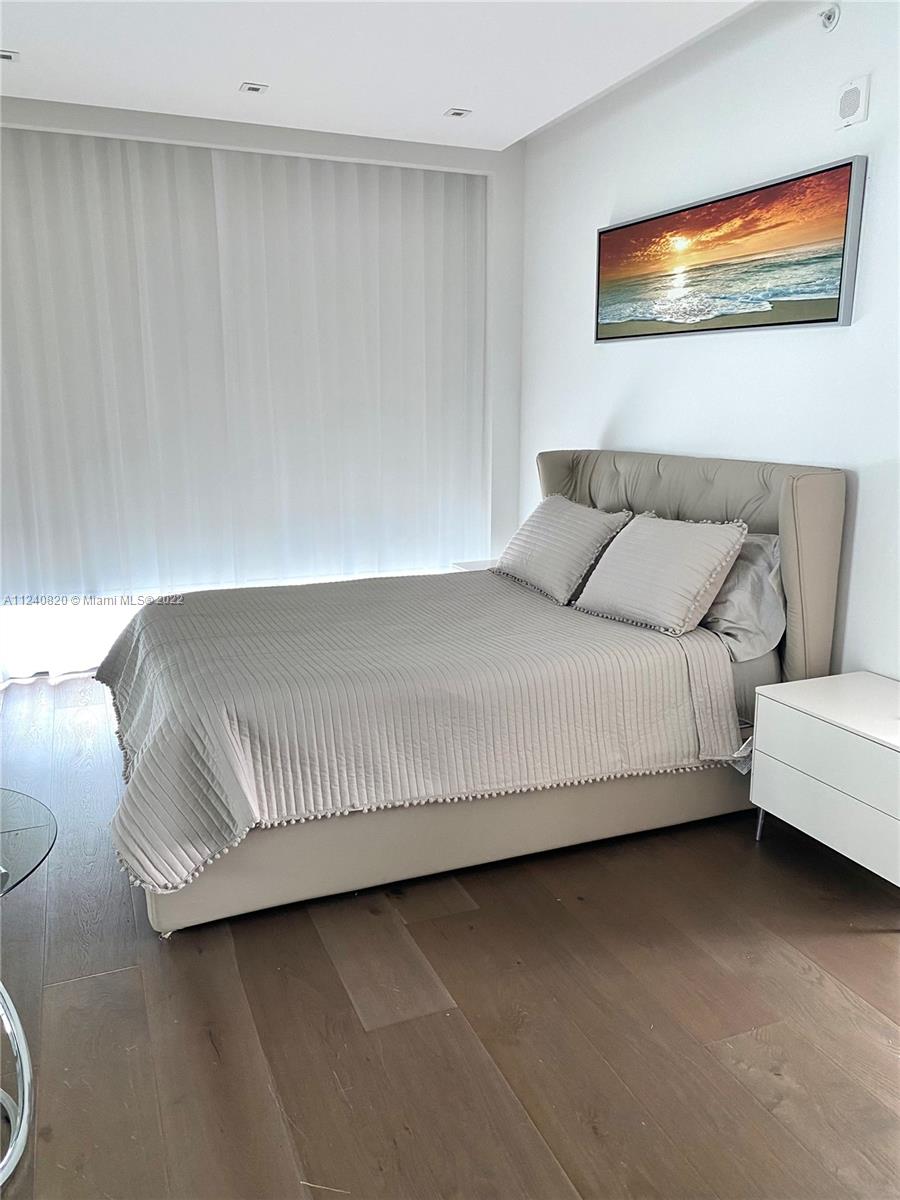 ICON BAY CONDO - Residential
