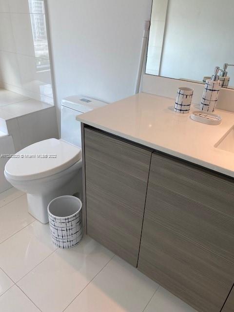 ICON BAY CONDO - Residential