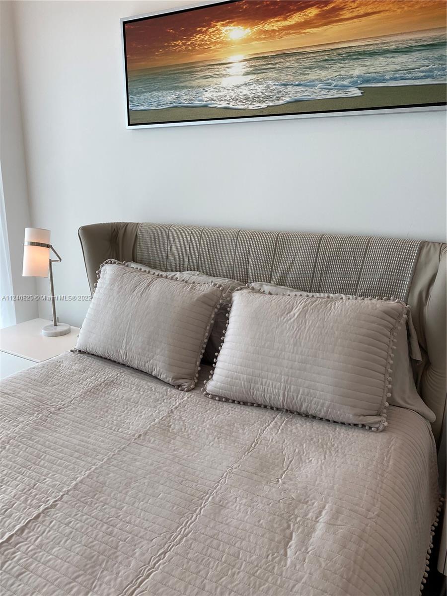 ICON BAY CONDO - Residential