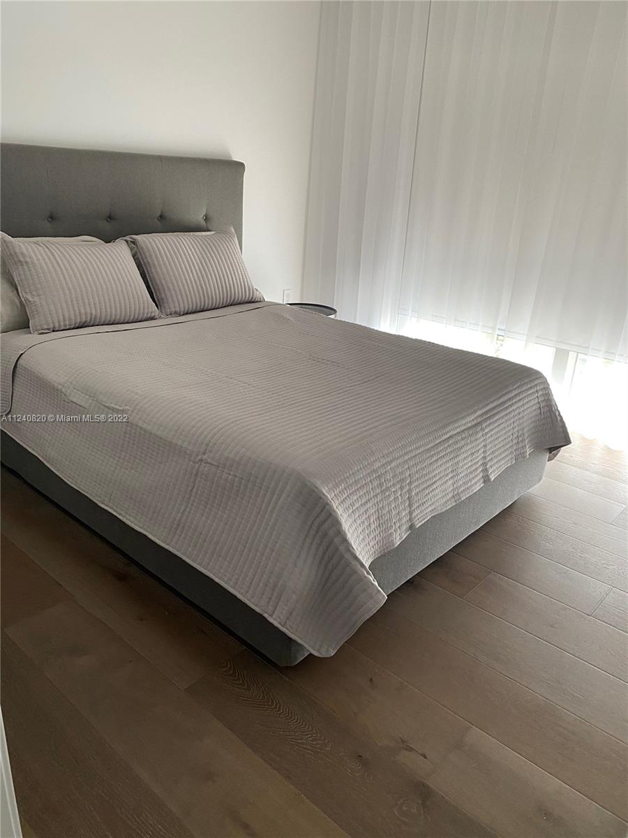 ICON BAY CONDO - Residential