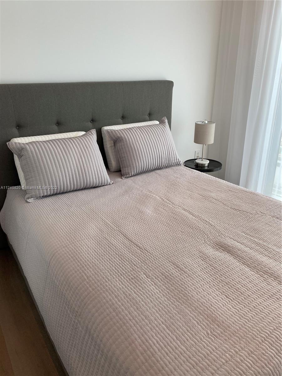 ICON BAY CONDO - Residential