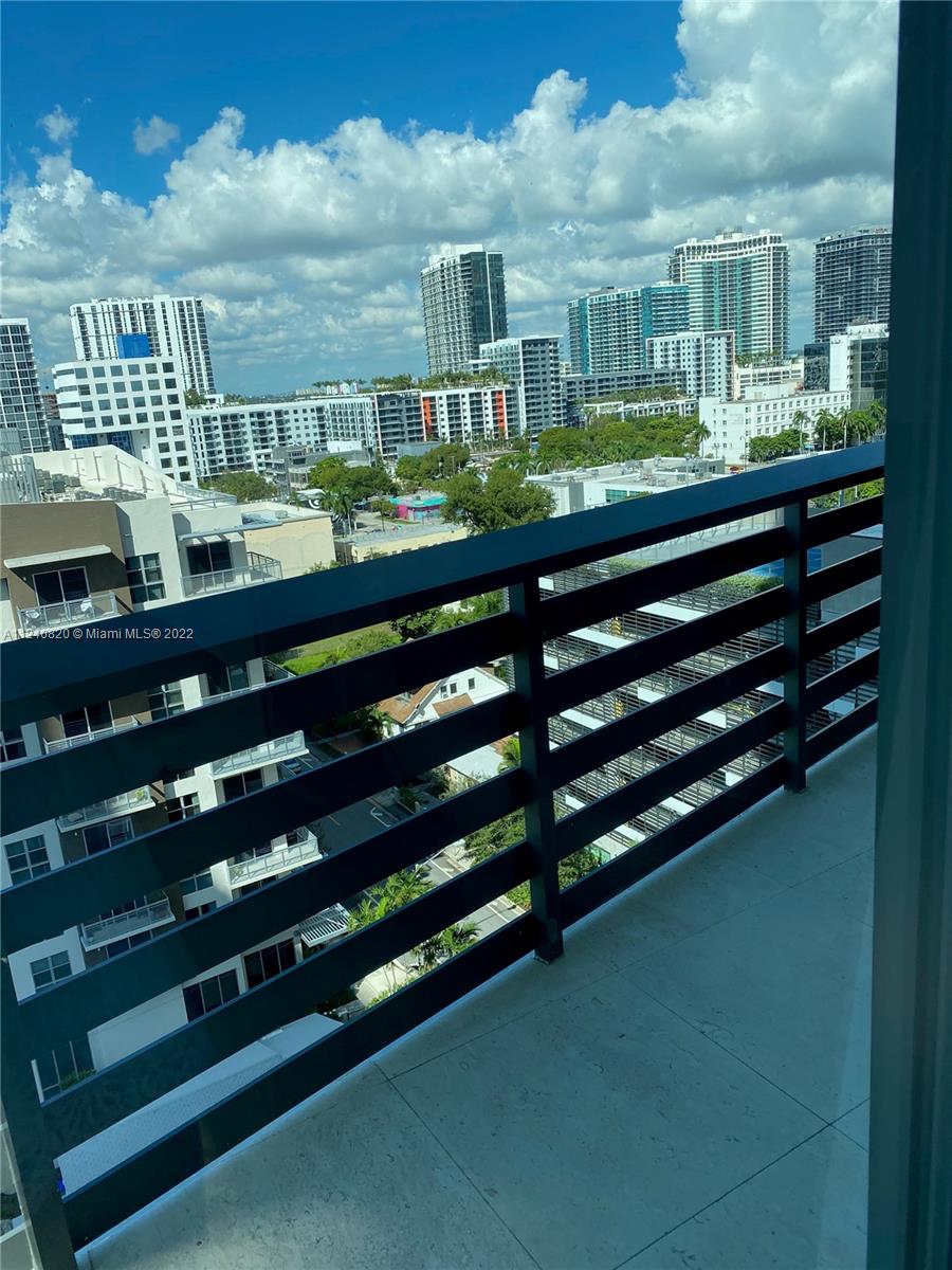 ICON BAY CONDO - Residential