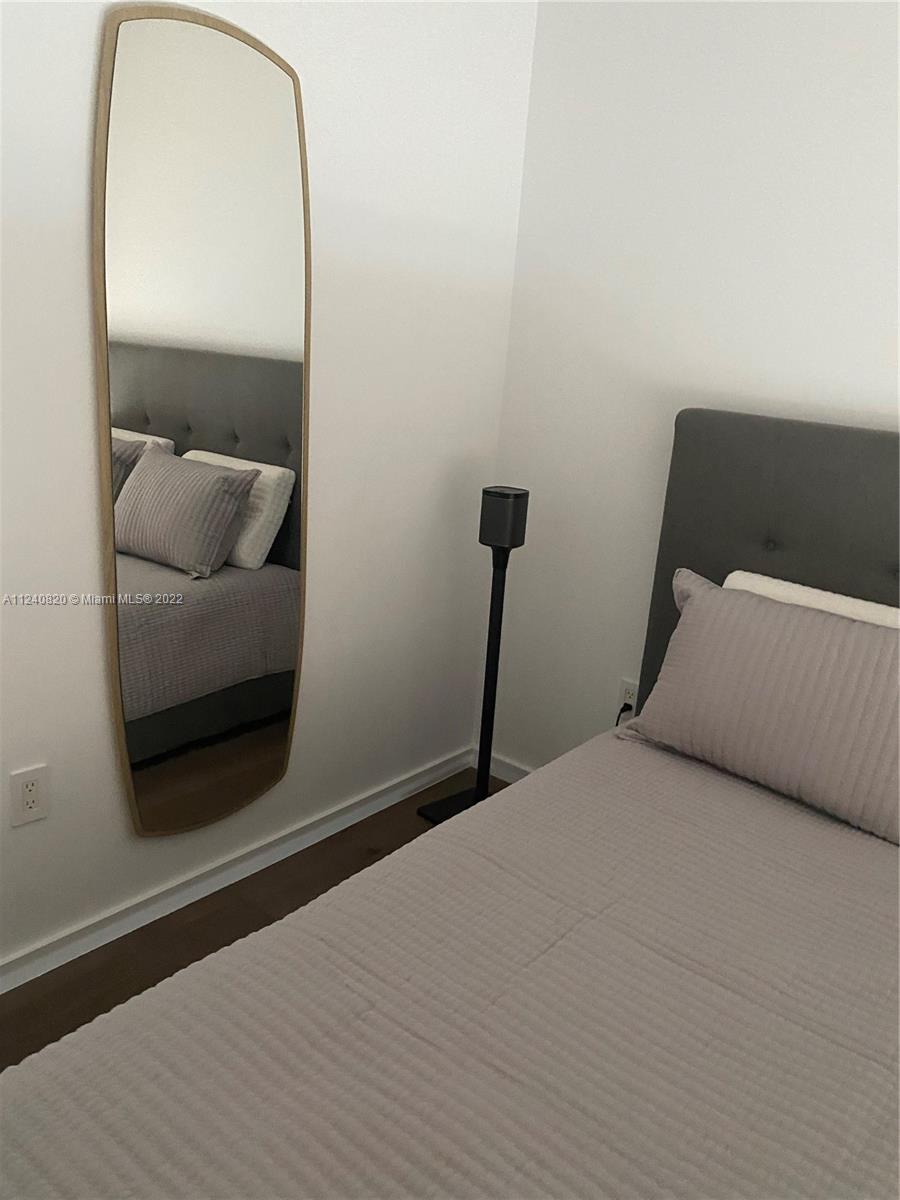 ICON BAY CONDO - Residential