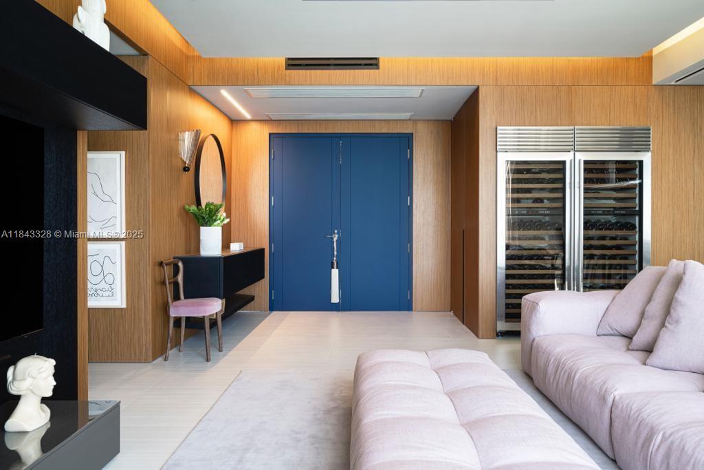 NORTH BISCAYNE BEACH AMEN - Residential