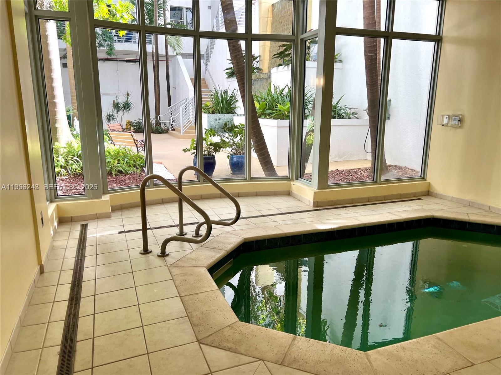 RADIUS CONDO - Residential