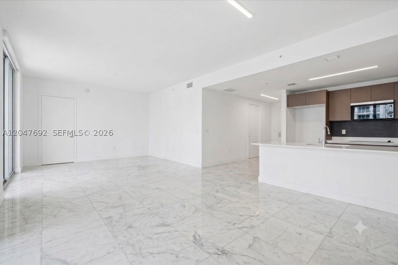 ARIA ON THE BAY CONDO - Residential