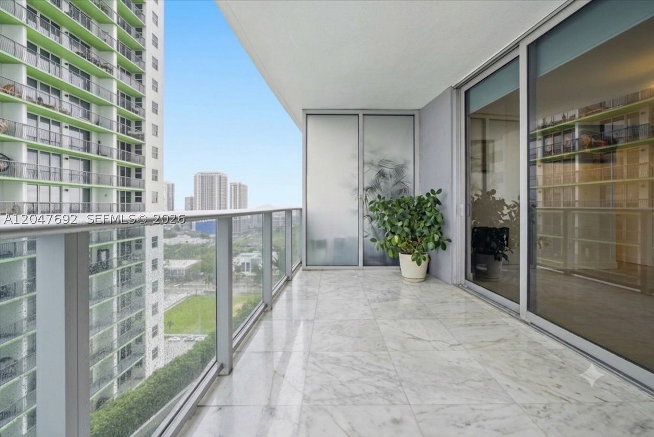 ARIA ON THE BAY CONDO - Residential