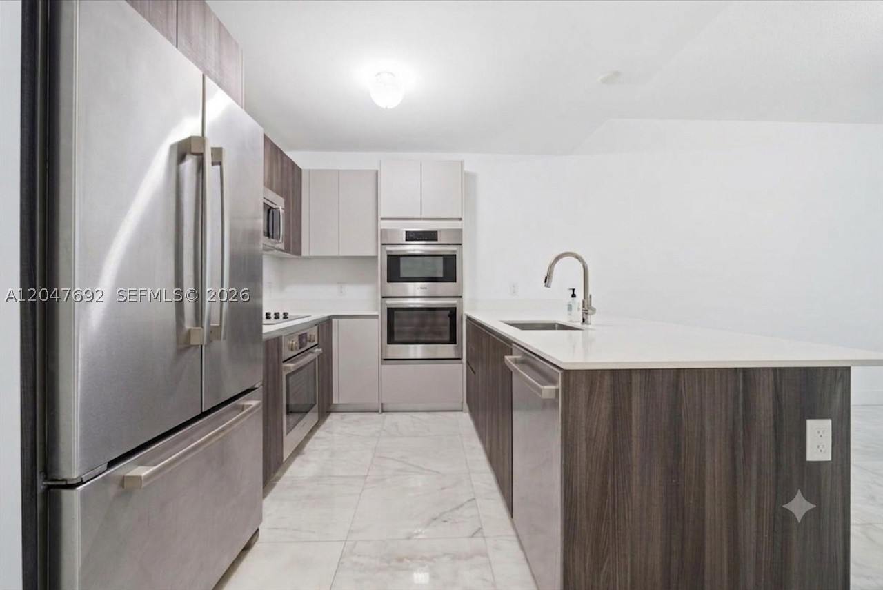 ARIA ON THE BAY CONDO - Residential