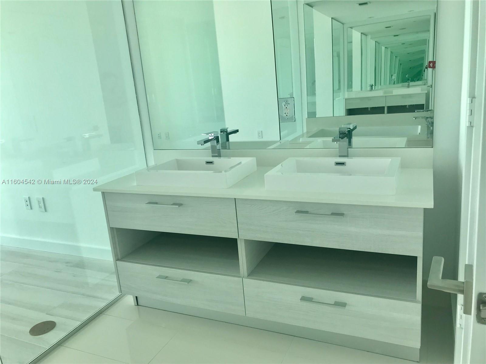 PARAISO BAY CONDO - Residential Lease