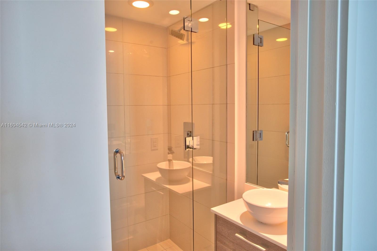 PARAISO BAY CONDO - Residential Lease
