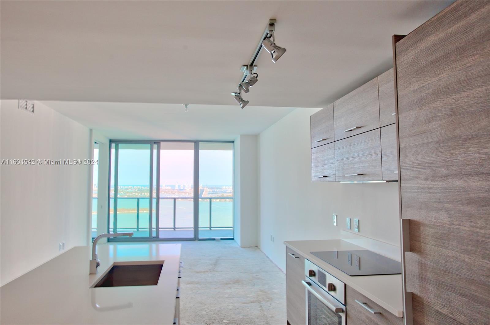 PARAISO BAY CONDO - Residential Lease