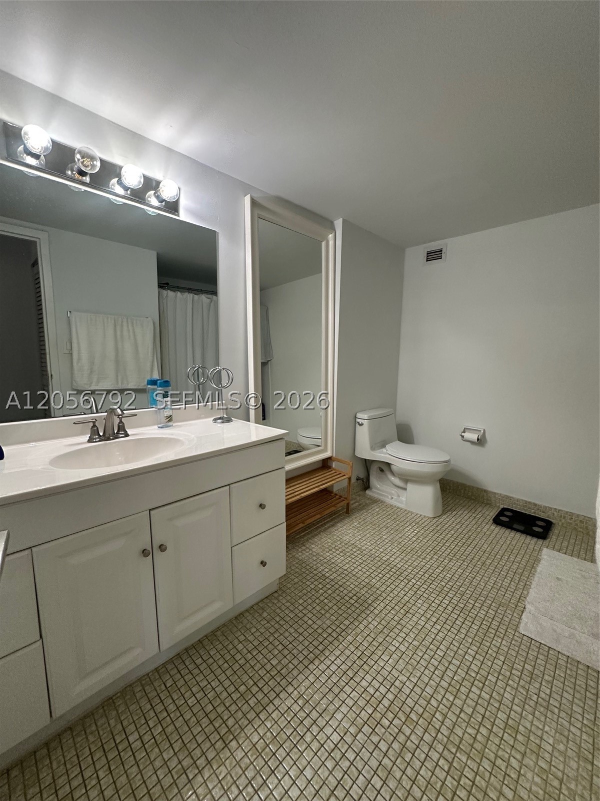 THE ISLANDER CLUB CONDO - Residential