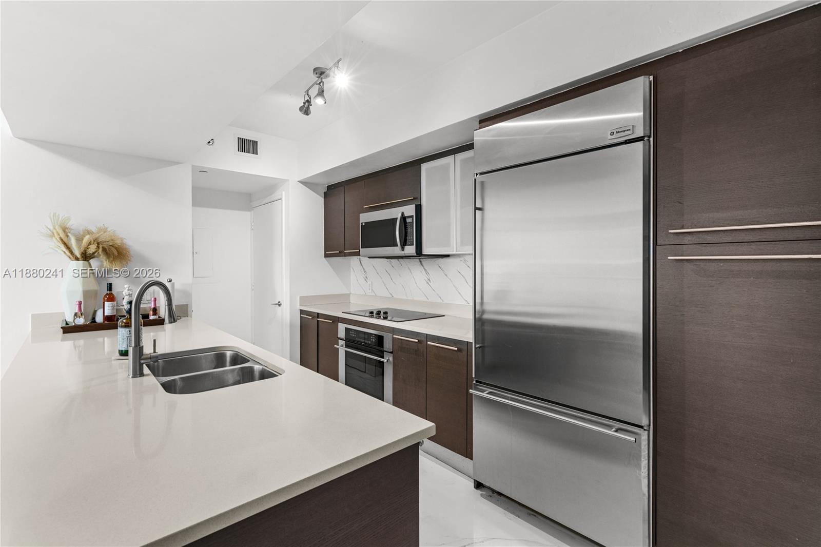 500 BRICKELL WEST CONDO - Residential