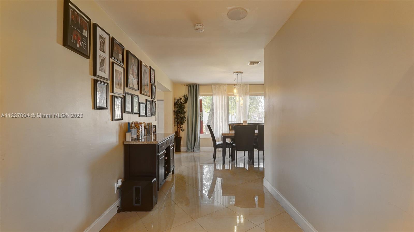 PLAZA ESTATES 3RD SEC - Residential
