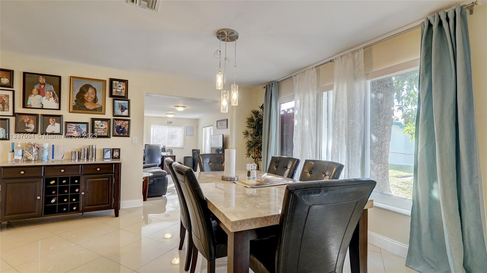 PLAZA ESTATES 3RD SEC - Residential