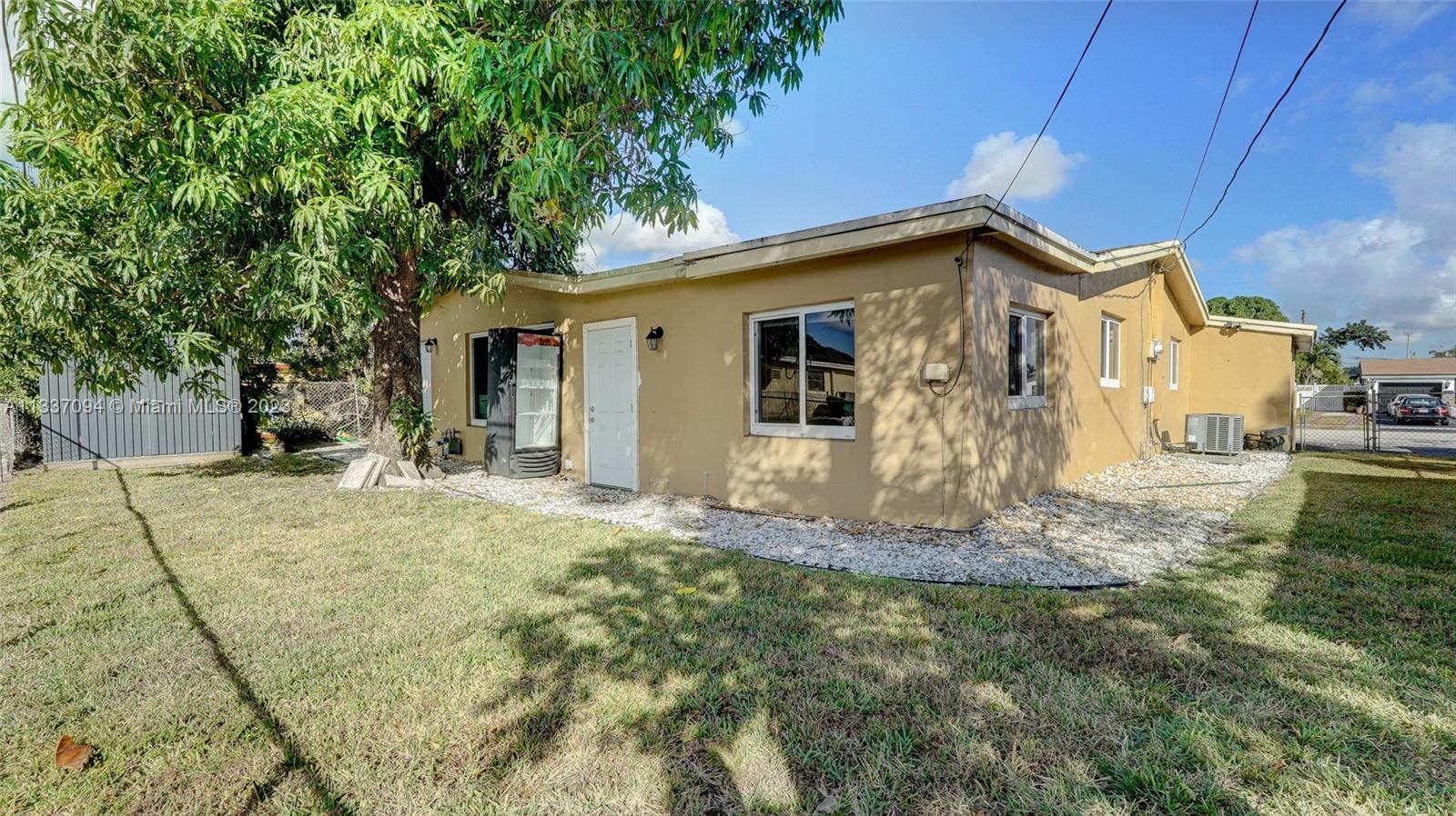 PLAZA ESTATES 3RD SEC - Residential
