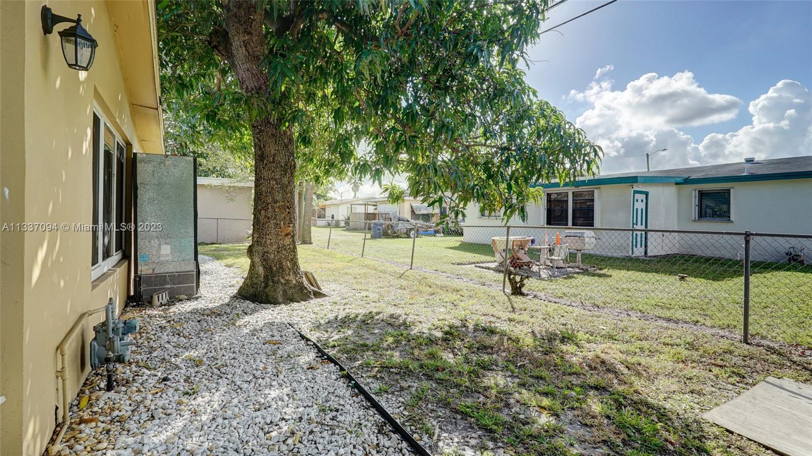 PLAZA ESTATES 3RD SEC - Residential