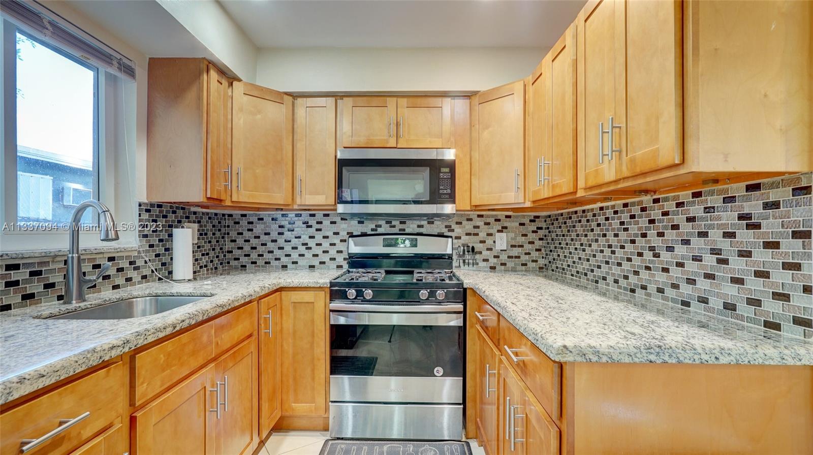 PLAZA ESTATES 3RD SEC - Residential