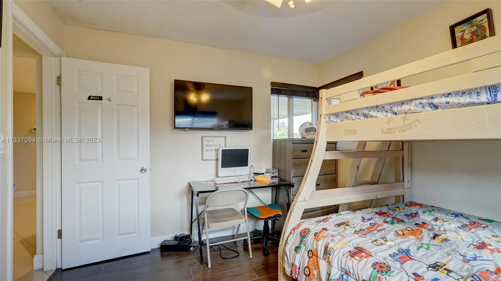PLAZA ESTATES 3RD SEC - Residential