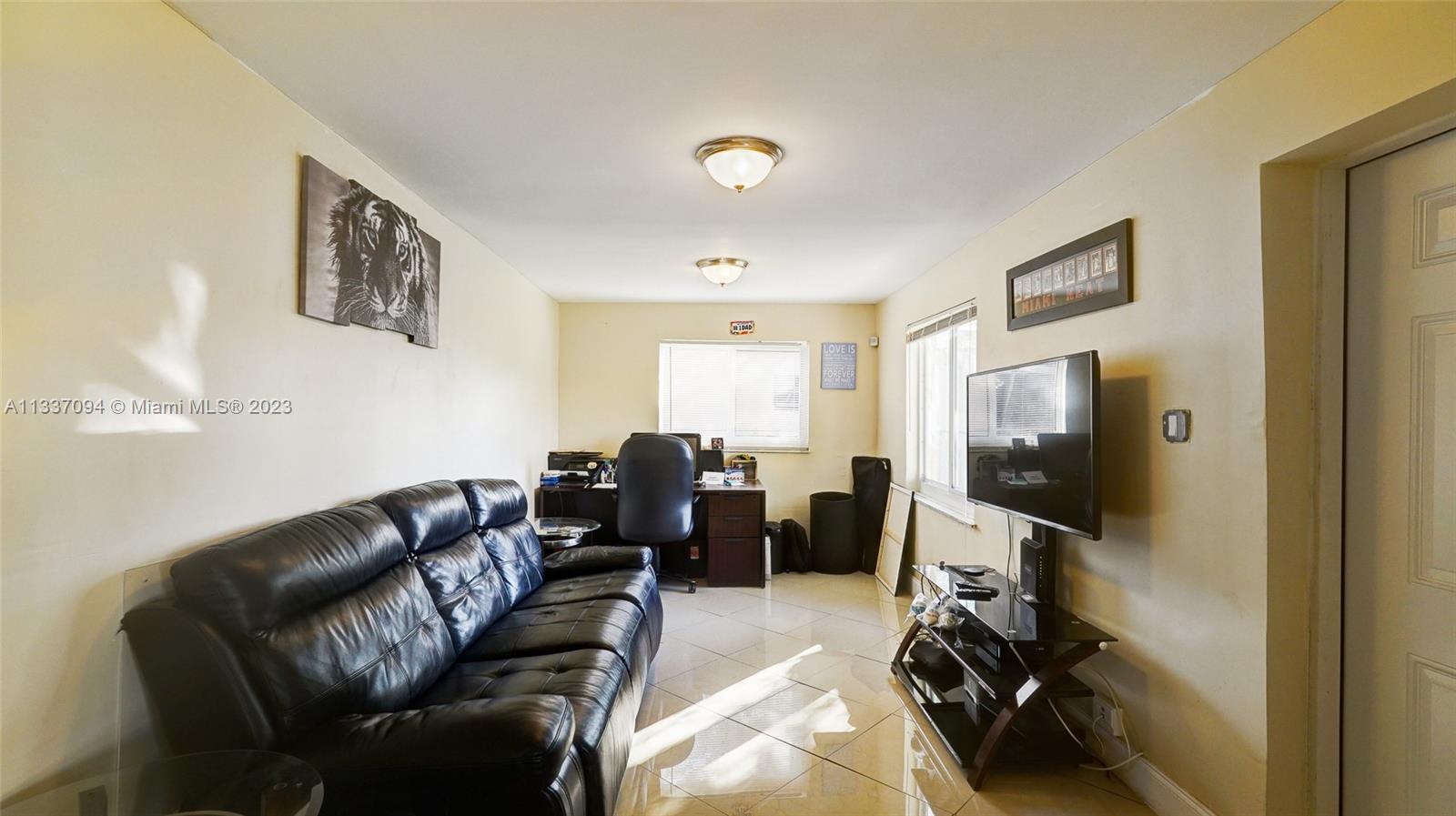 PLAZA ESTATES 3RD SEC - Residential