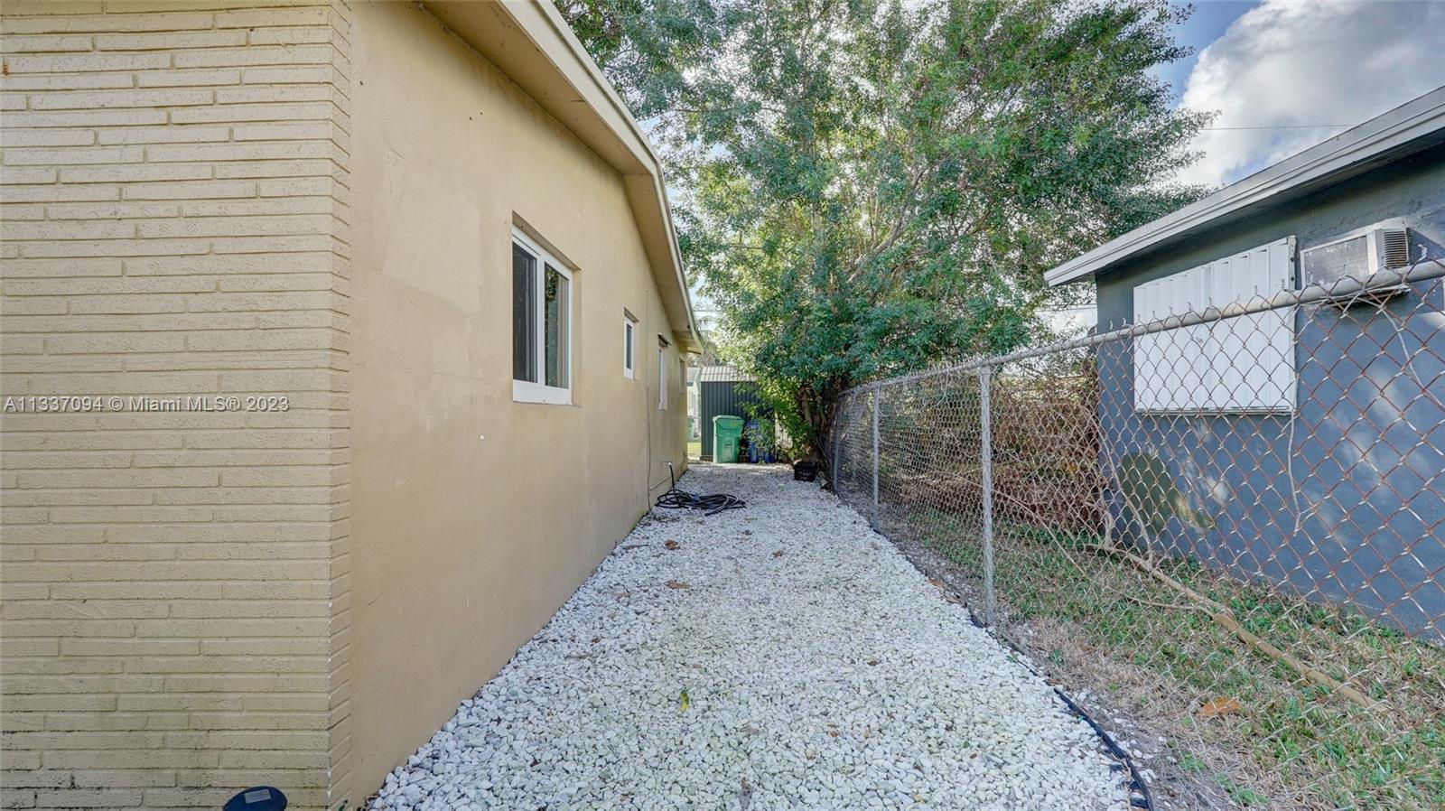 PLAZA ESTATES 3RD SEC - Residential