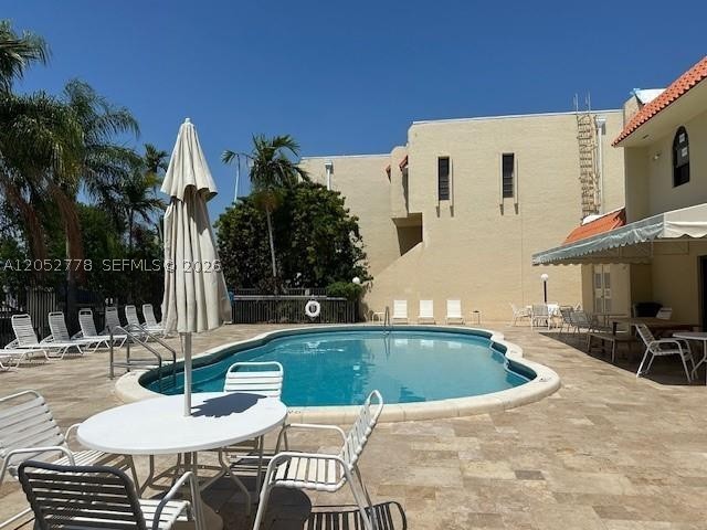 HARBOUR CLUB VILLAS CONDO - Residential