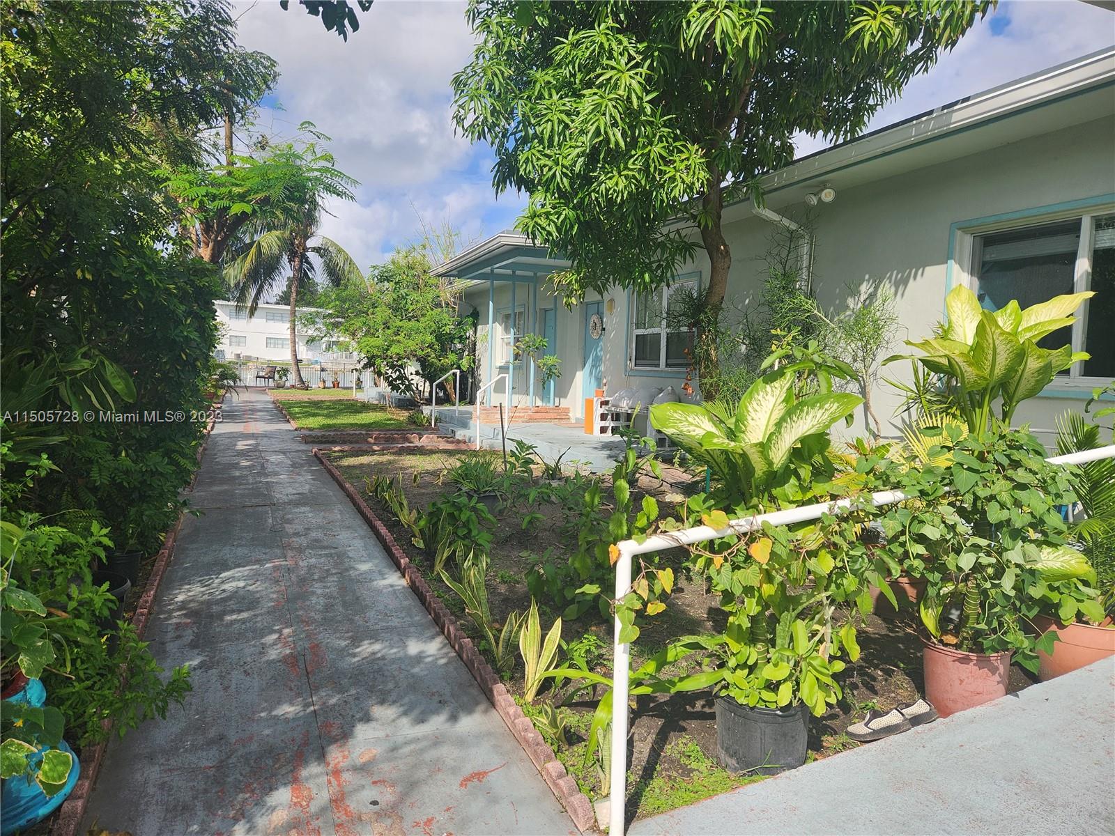 MARSEILLES DECO CONDO - Residential Lease