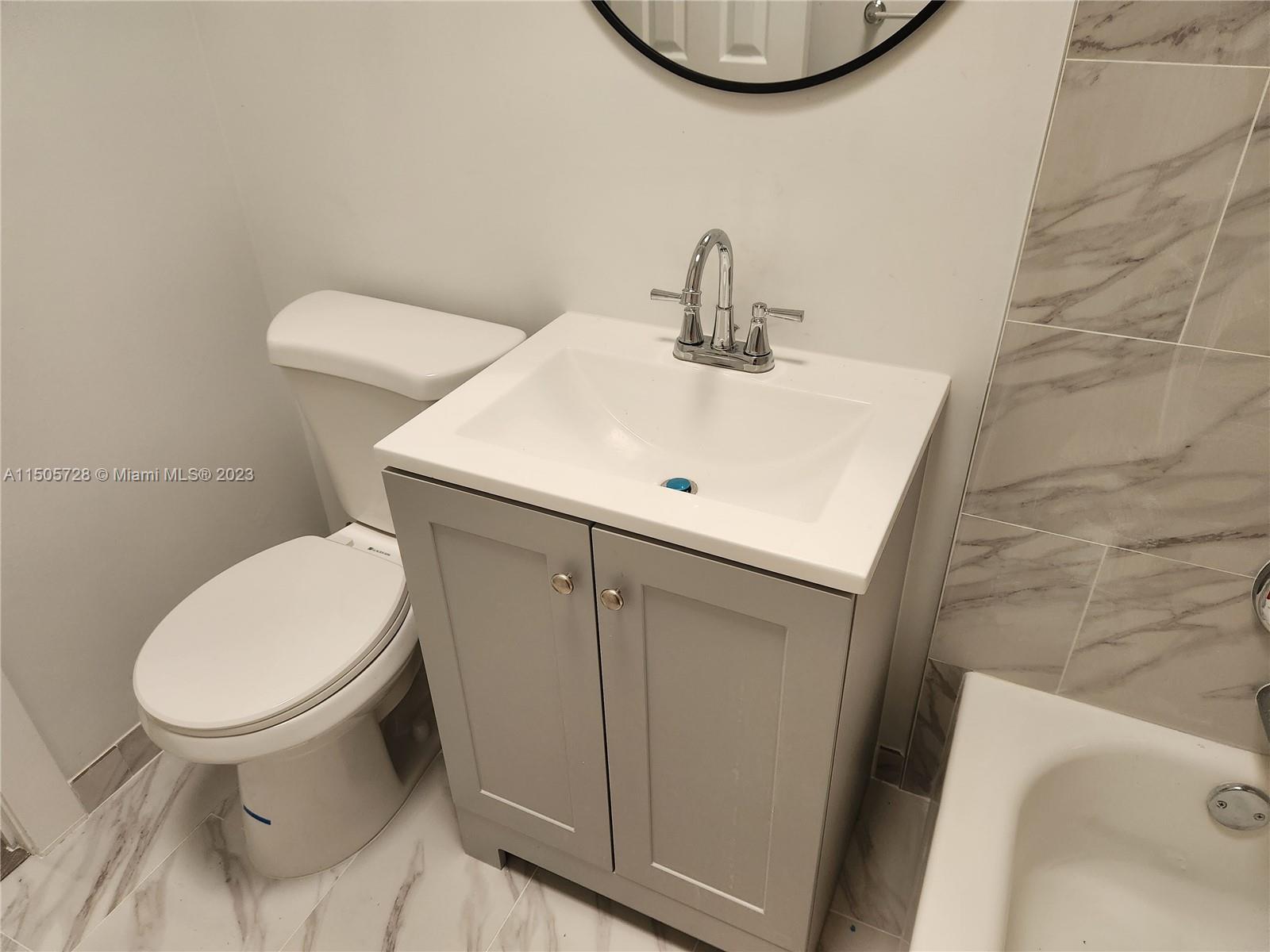 MARSEILLES DECO CONDO - Residential Lease