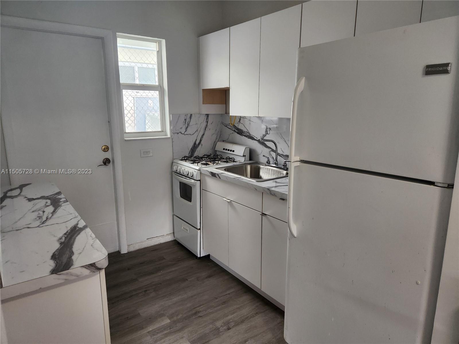 MARSEILLES DECO CONDO - Residential Lease