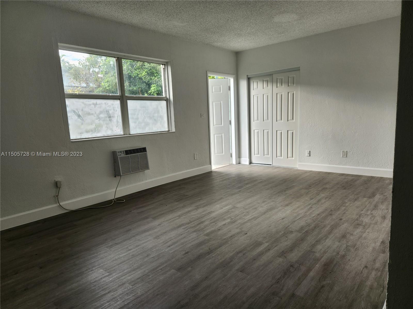 MARSEILLES DECO CONDO - Residential Lease