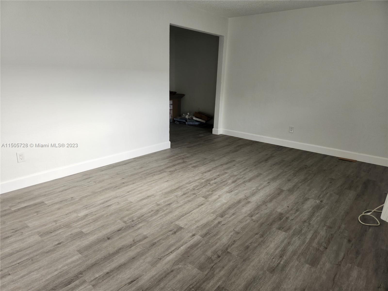 MARSEILLES DECO CONDO - Residential Lease
