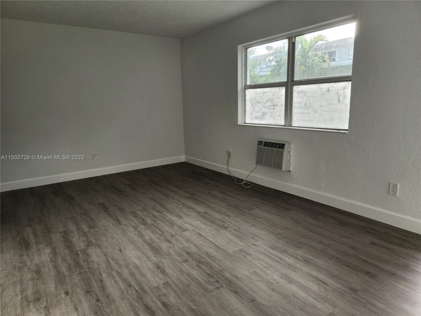 MARSEILLES DECO CONDO - Residential Lease