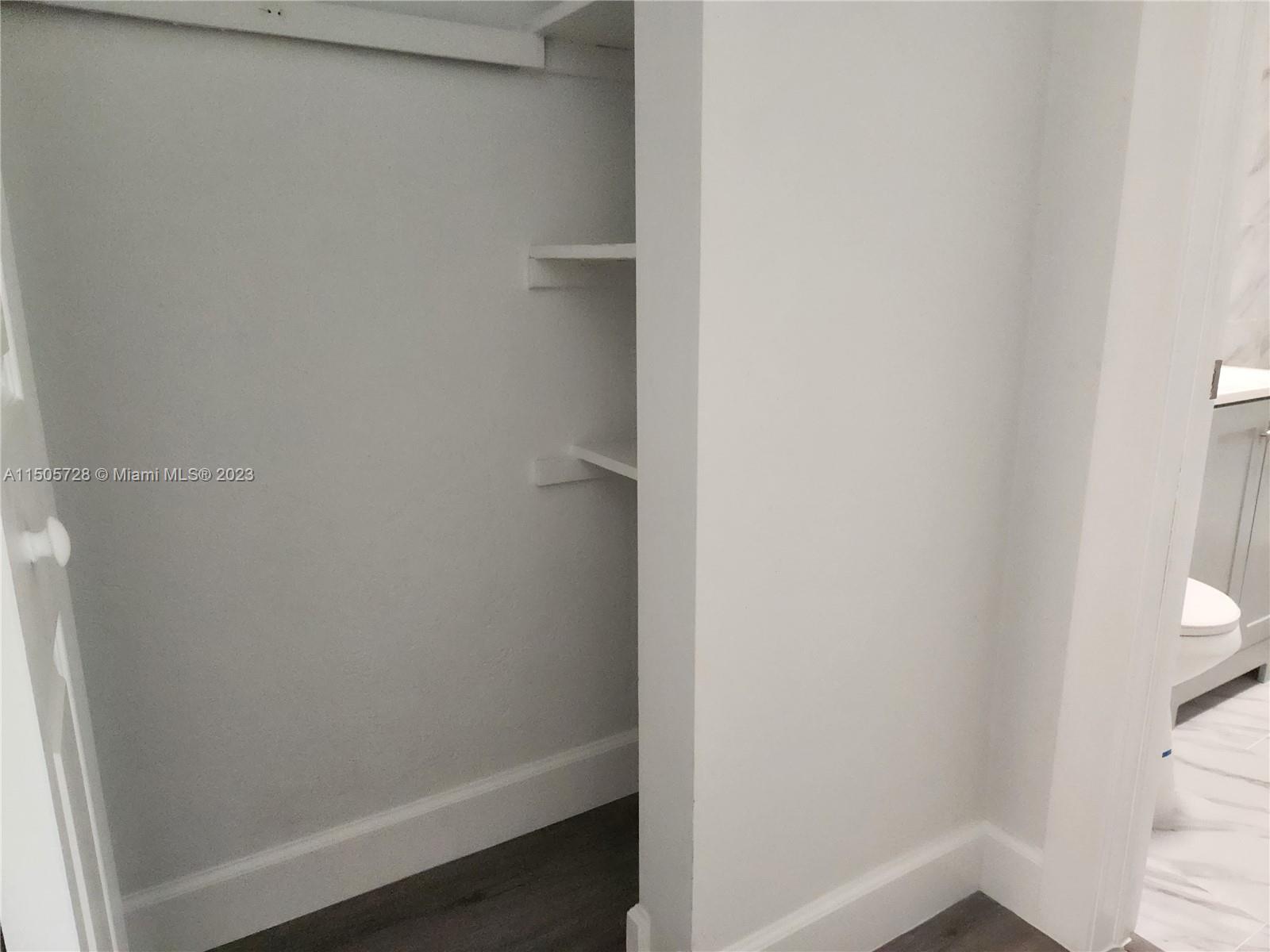 MARSEILLES DECO CONDO - Residential Lease