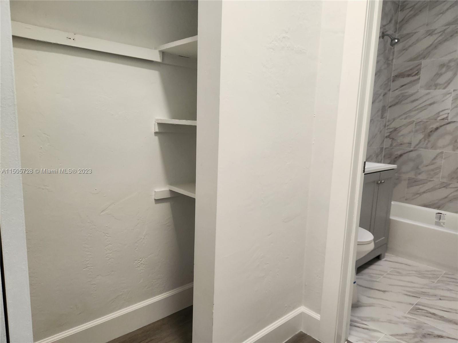 MARSEILLES DECO CONDO - Residential Lease