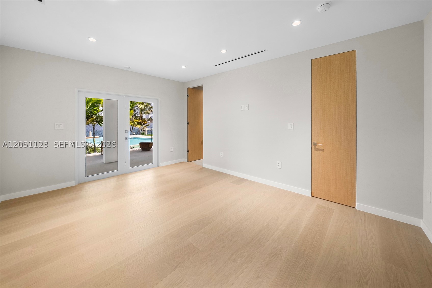 HOLLYWOOD LAKES SECTION - Residential