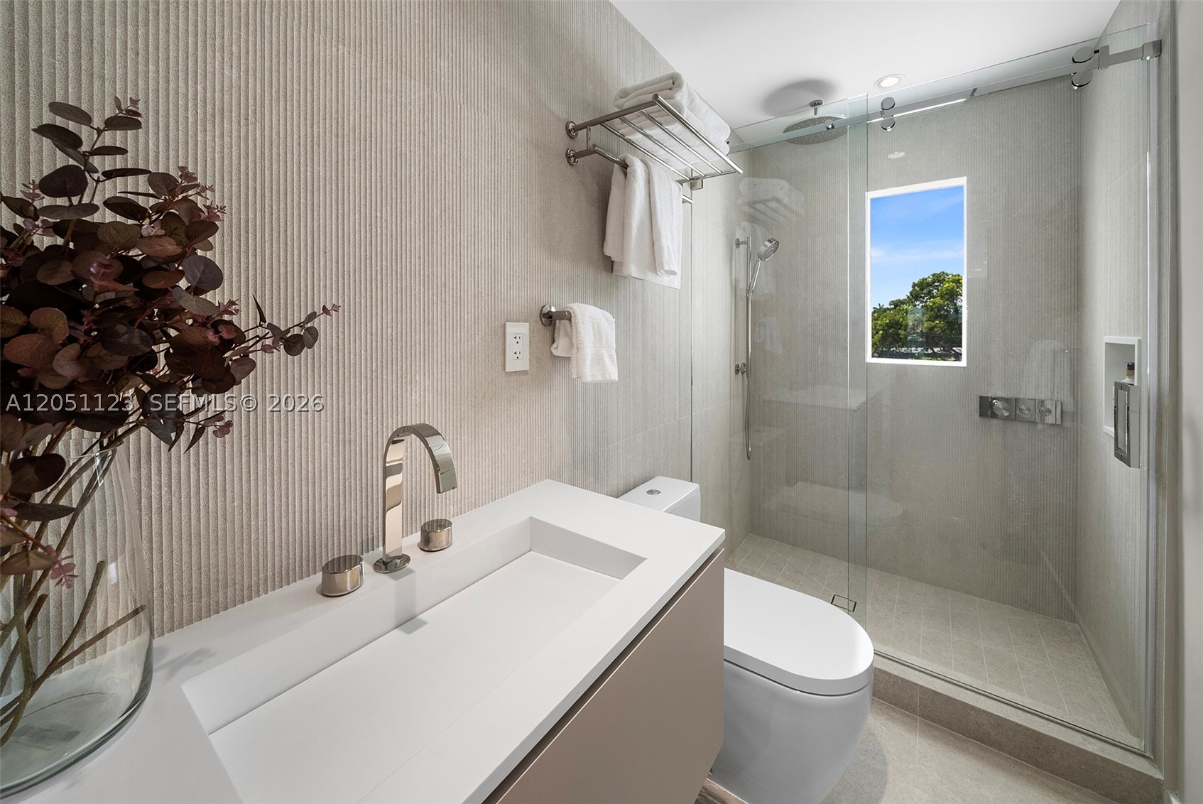 HOLLYWOOD LAKES SECTION - Residential