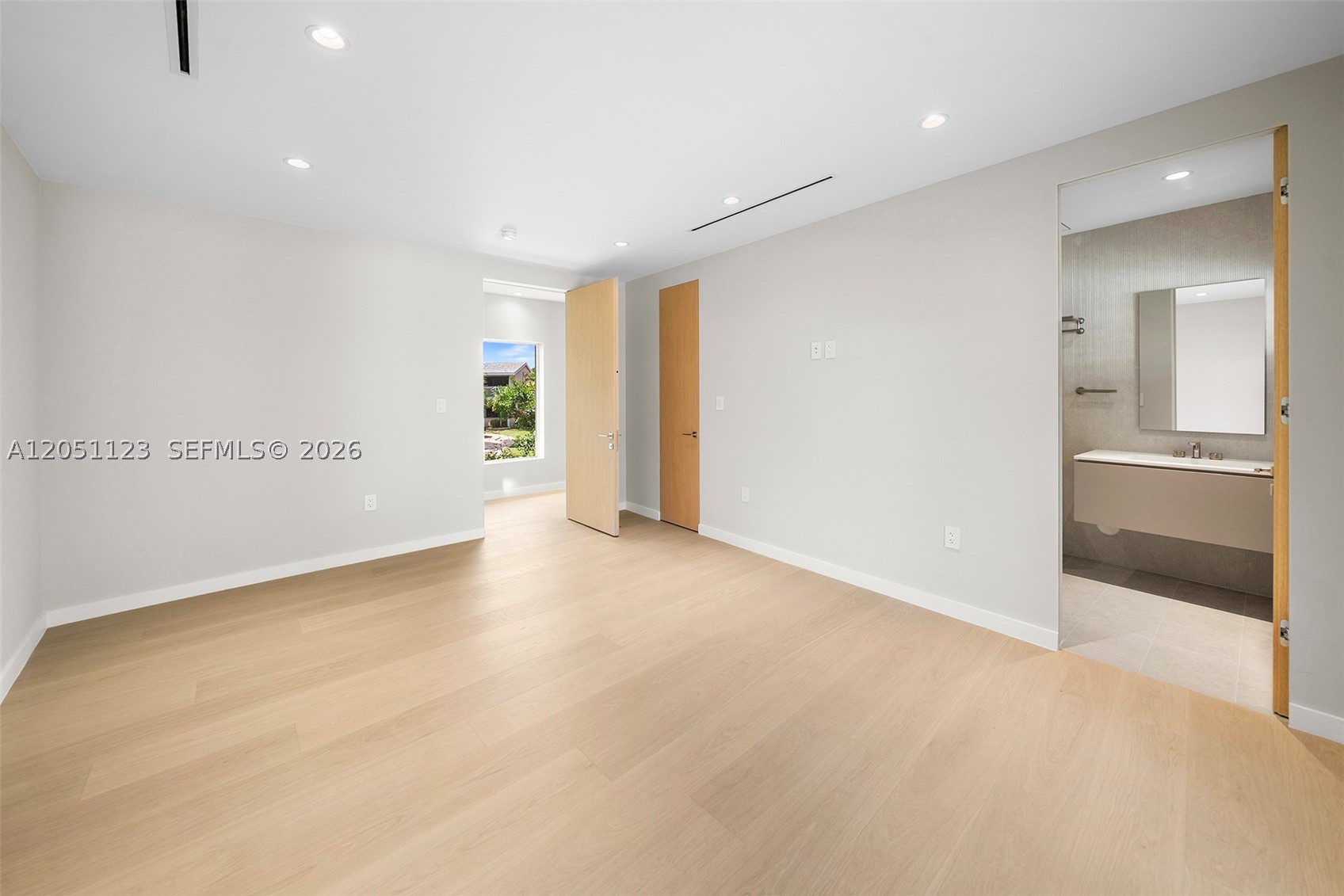 HOLLYWOOD LAKES SECTION - Residential