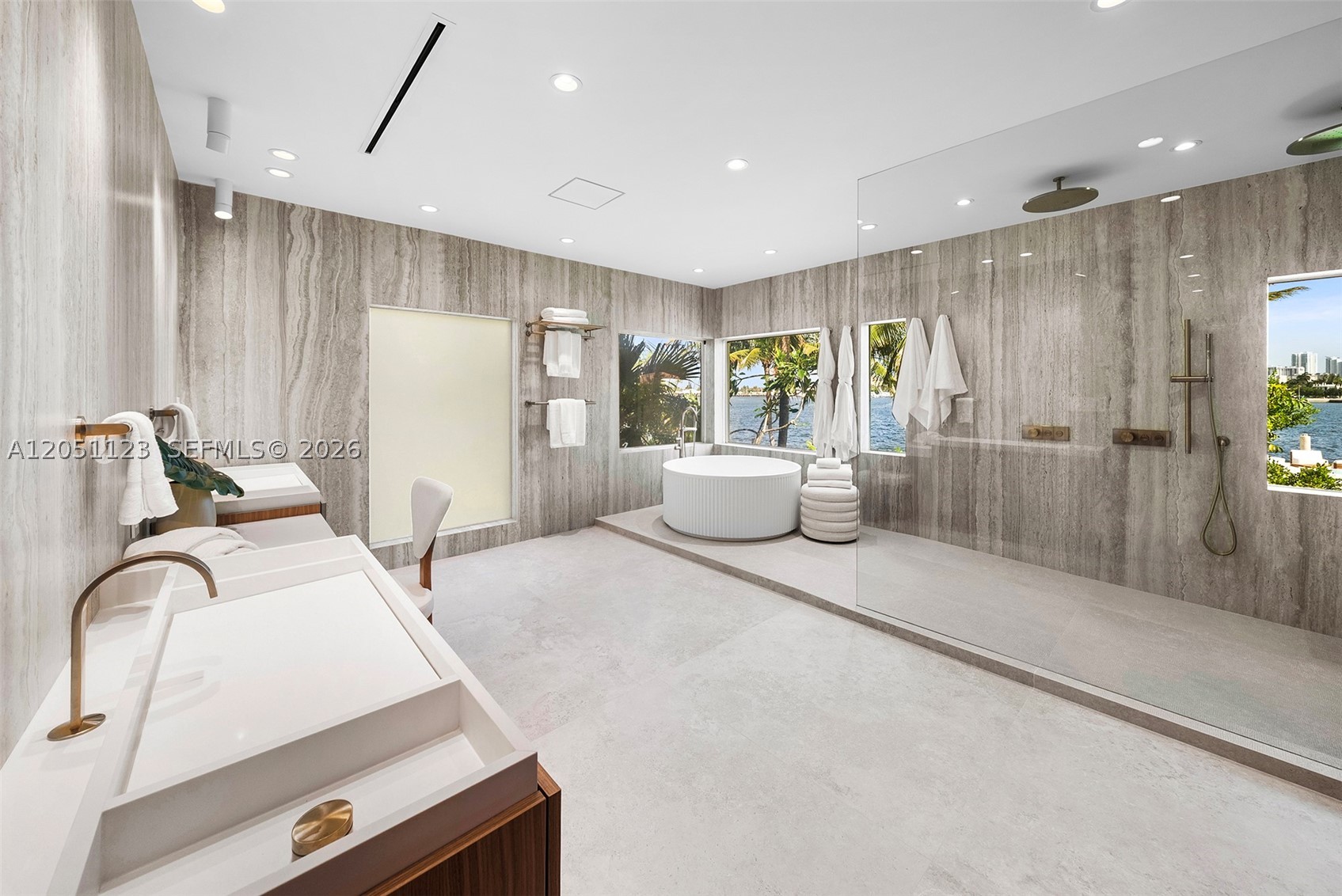 HOLLYWOOD LAKES SECTION - Residential