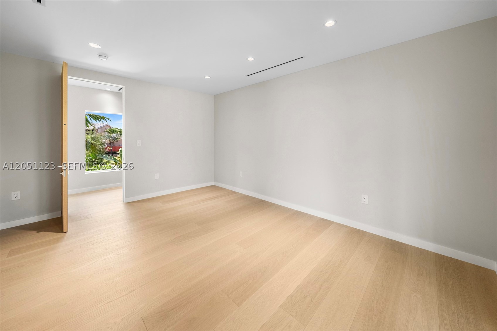 HOLLYWOOD LAKES SECTION - Residential