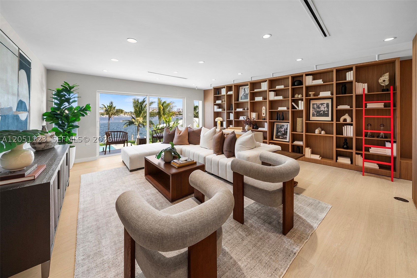 HOLLYWOOD LAKES SECTION - Residential