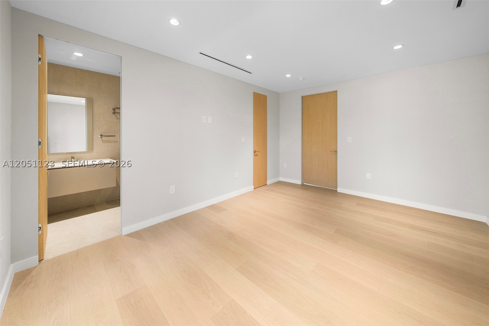 HOLLYWOOD LAKES SECTION - Residential