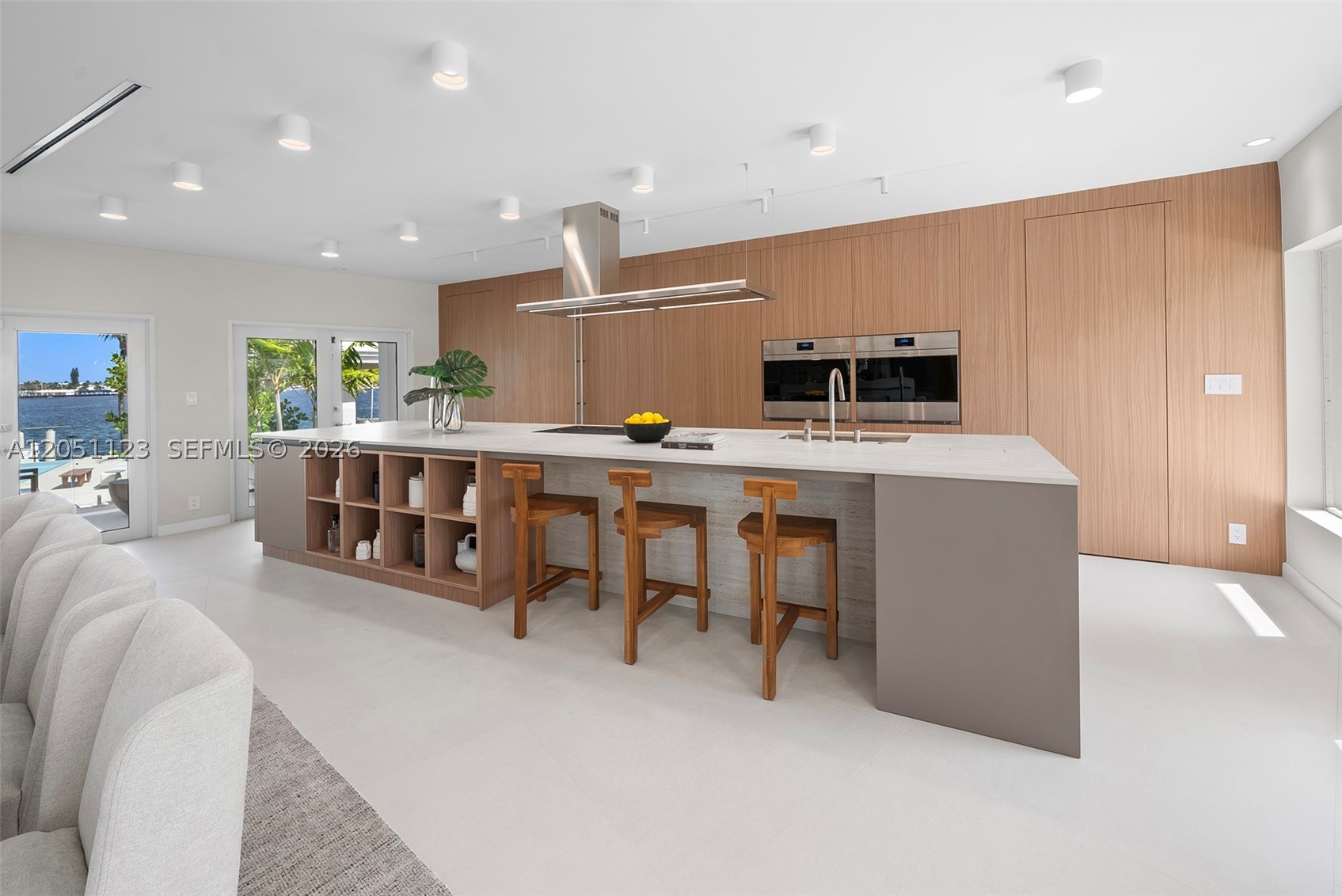 HOLLYWOOD LAKES SECTION - Residential