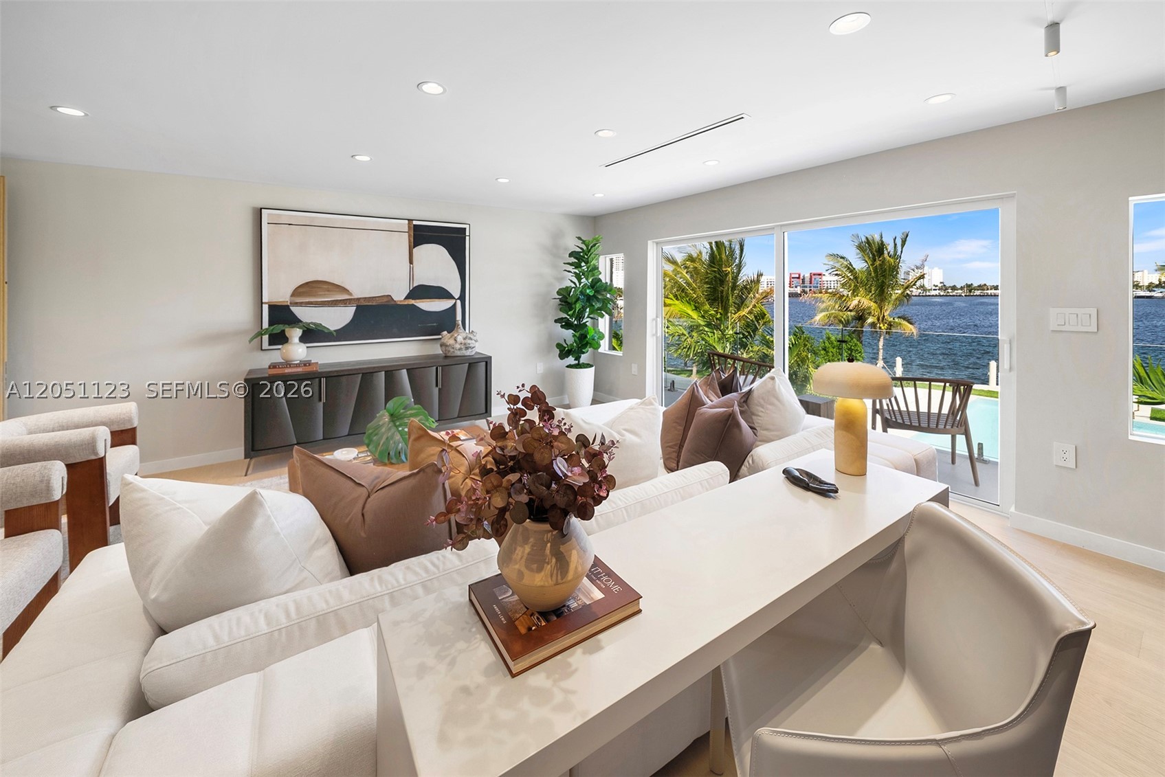 HOLLYWOOD LAKES SECTION - Residential