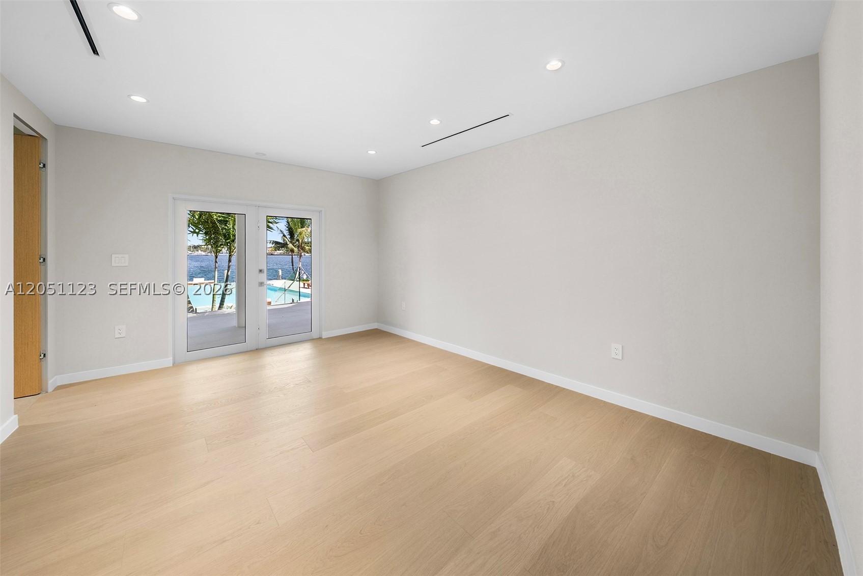 HOLLYWOOD LAKES SECTION - Residential