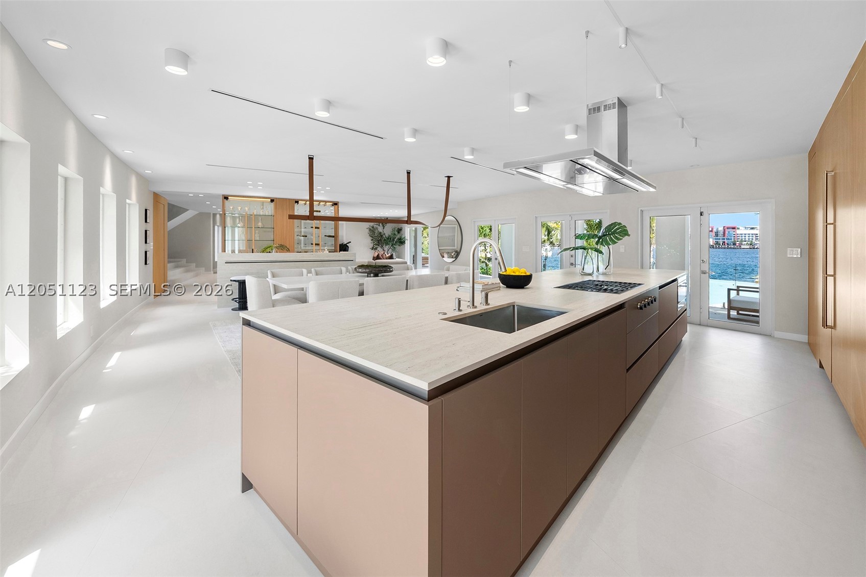 HOLLYWOOD LAKES SECTION - Residential